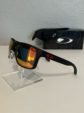 Oakley Holbrook Polarized Ruby Iridium 9102